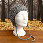 Kindermütze mit Ohrenklappen und Bindeband